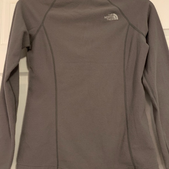 THE NORTH FACE. Fleece 1/2 Zip Pull Over - Picture 2 of 4